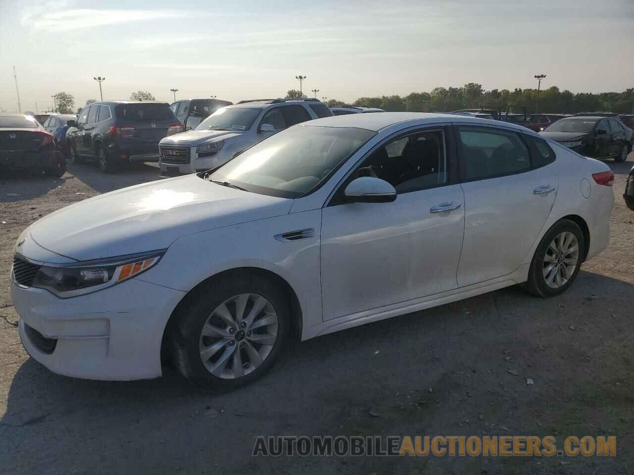 5XXGT4L36JG257330 KIA OPTIMA 2018