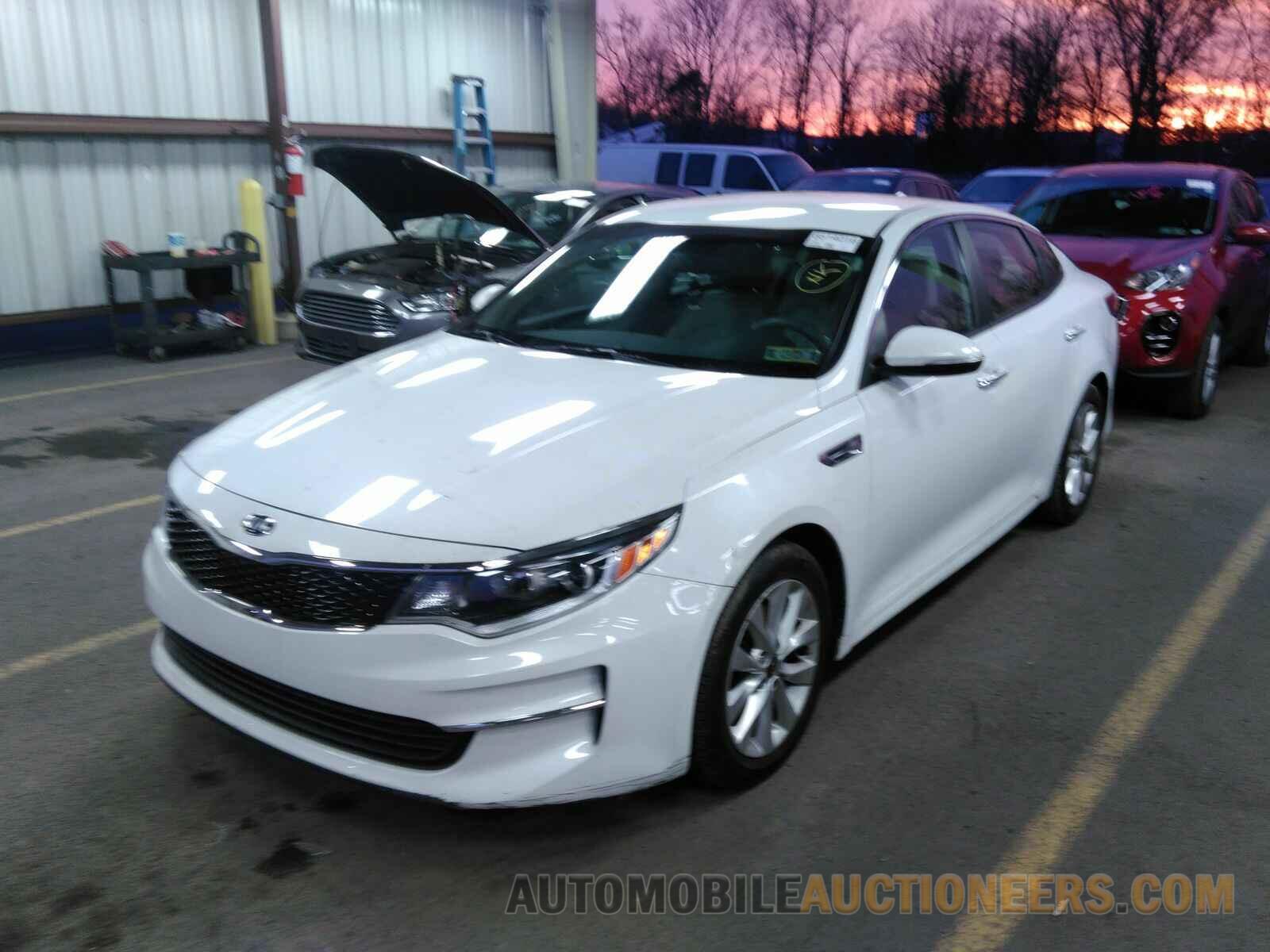 5XXGT4L36JG272720 Kia Optima 2018