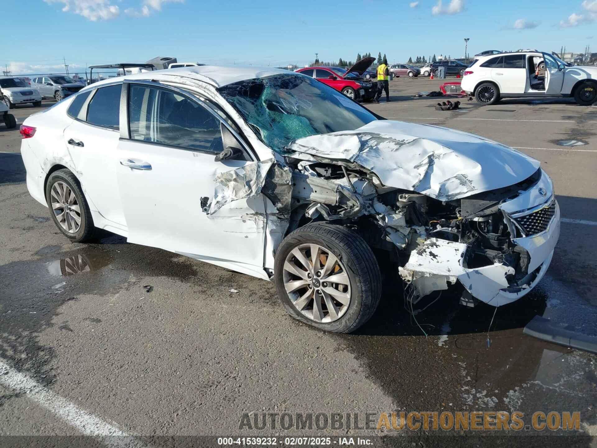 5XXGT4L37JG187109 KIA OPTIMA 2018