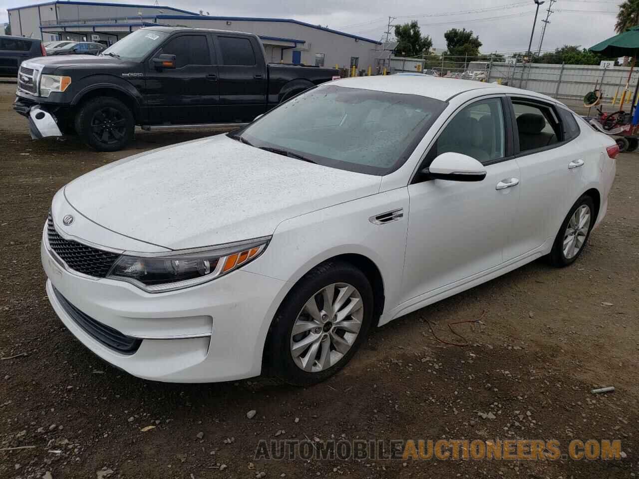 5XXGT4L37JG258082 KIA OPTIMA 2018