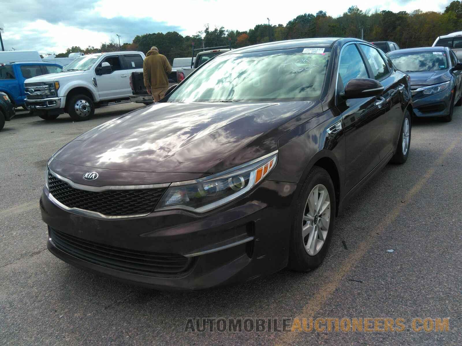 5XXGT4L38JG184915 Kia Optima 2018