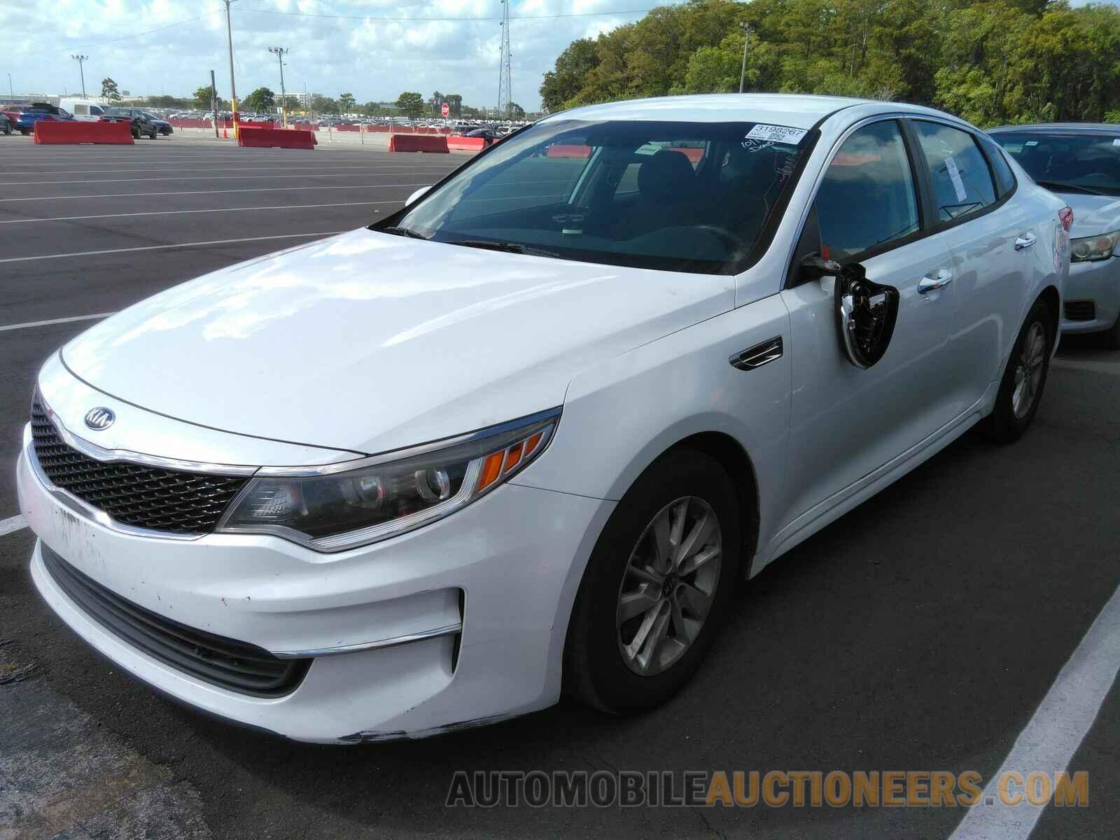 5XXGT4L38JG212695 Kia Optima 2018