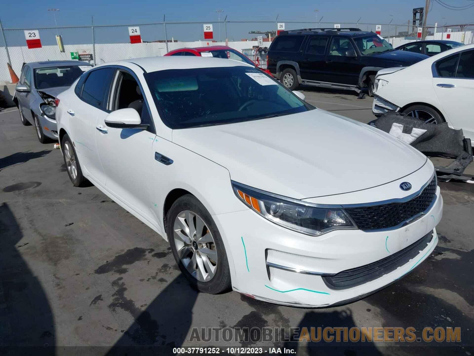 5XXGT4L38JG258592 KIA OPTIMA 2018