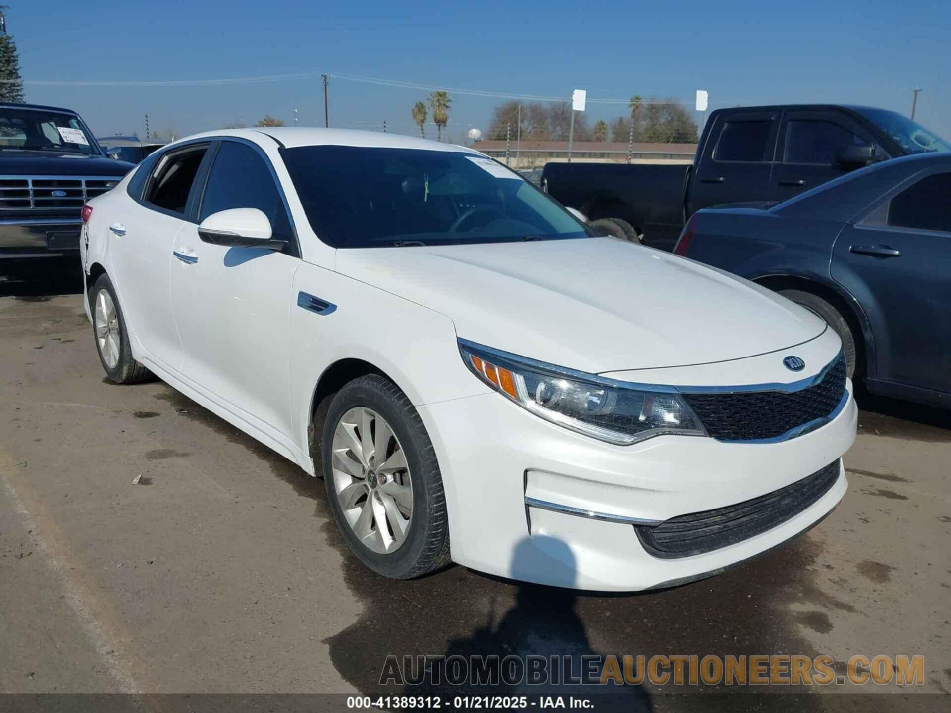 5XXGT4L38JG262660 KIA OPTIMA 2018