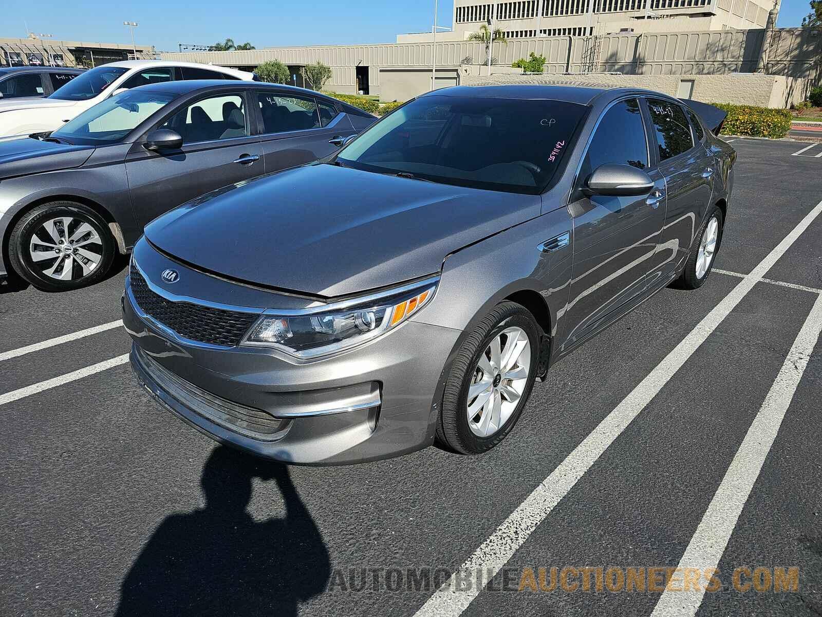 5XXGT4L38JG264134 Kia Optima 2018