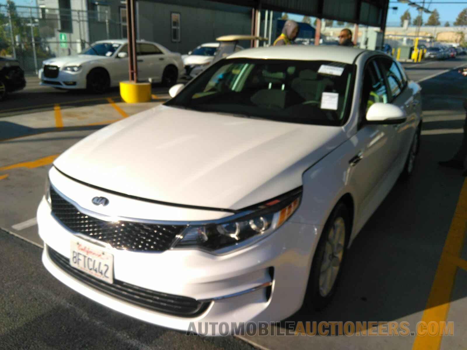 5XXGT4L3XJG272963 Kia Optima 2018