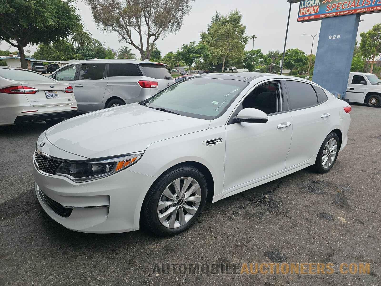 5XXGU4L32JG246676 Kia Optima 2018