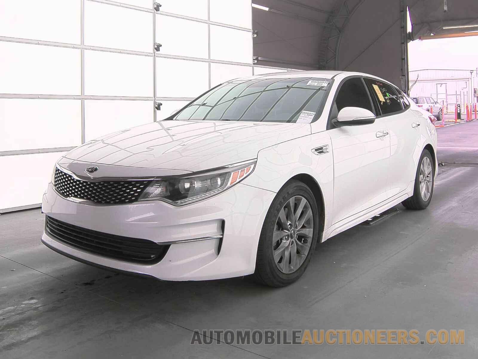 5XXGU4L33JG187833 Kia Optima 2018