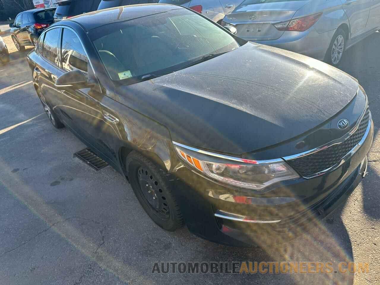 5XXGU4L35JG211825 KIA OPTIMA 2018