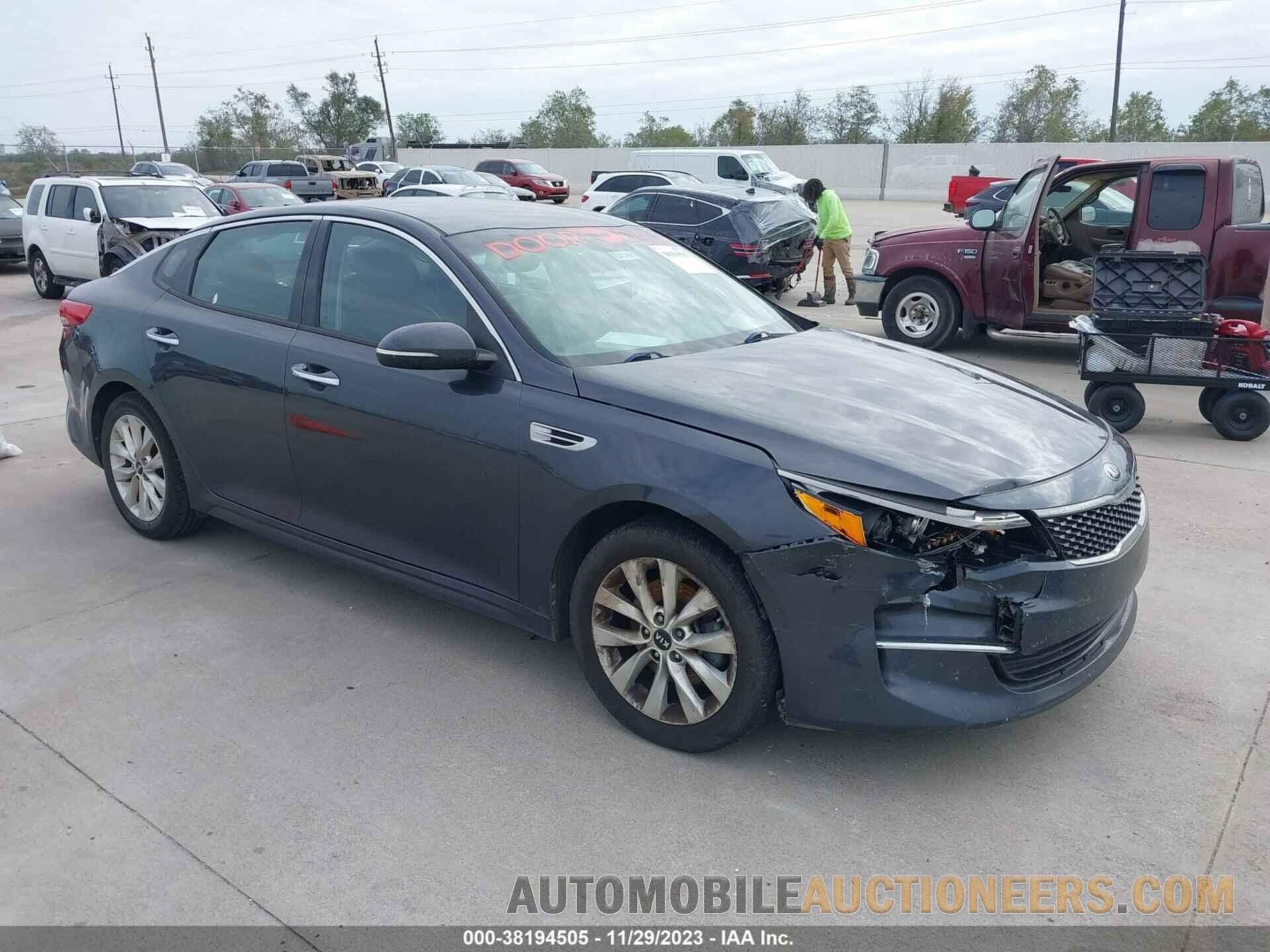 5XXGU4L38JG260856 KIA OPTIMA 2018