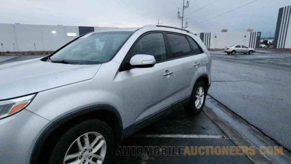 5XYKT4A60FG633045 Kia Sorento 2015