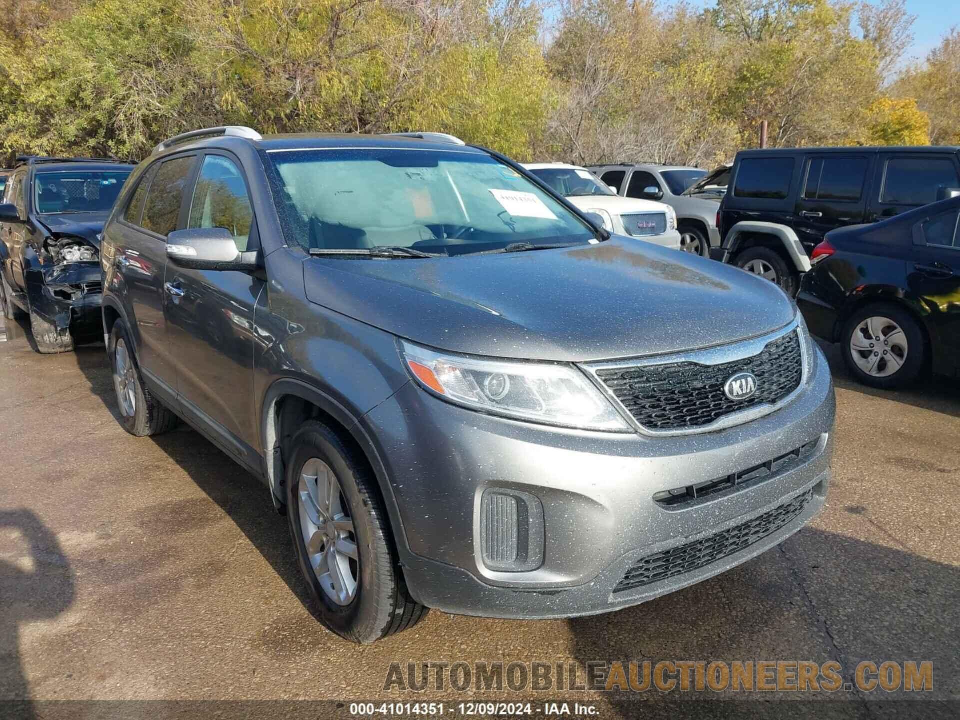 5XYKT4A72FG584455 KIA SORENTO 2015