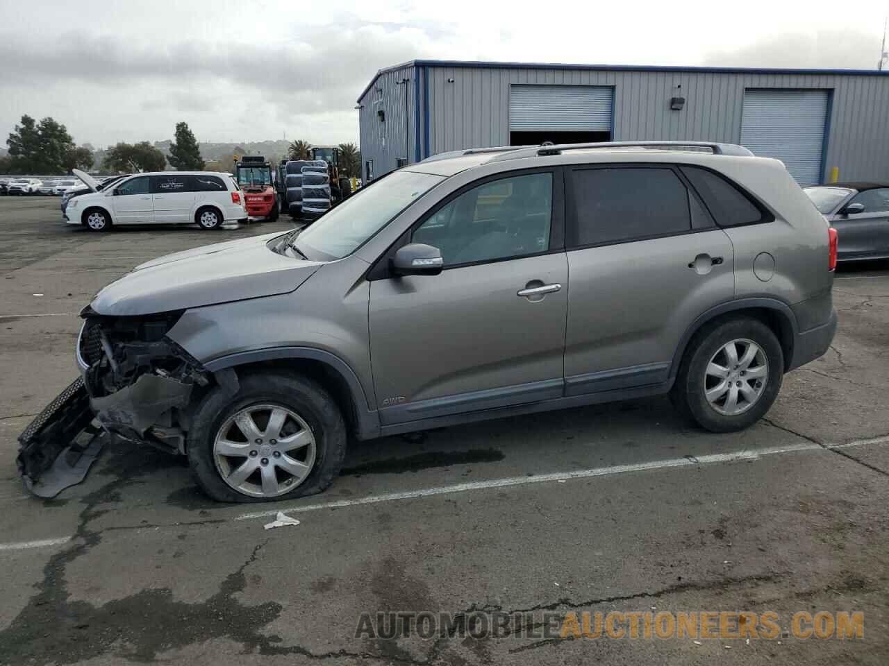 5XYKTCA19BG083949 KIA SORENTO 2011