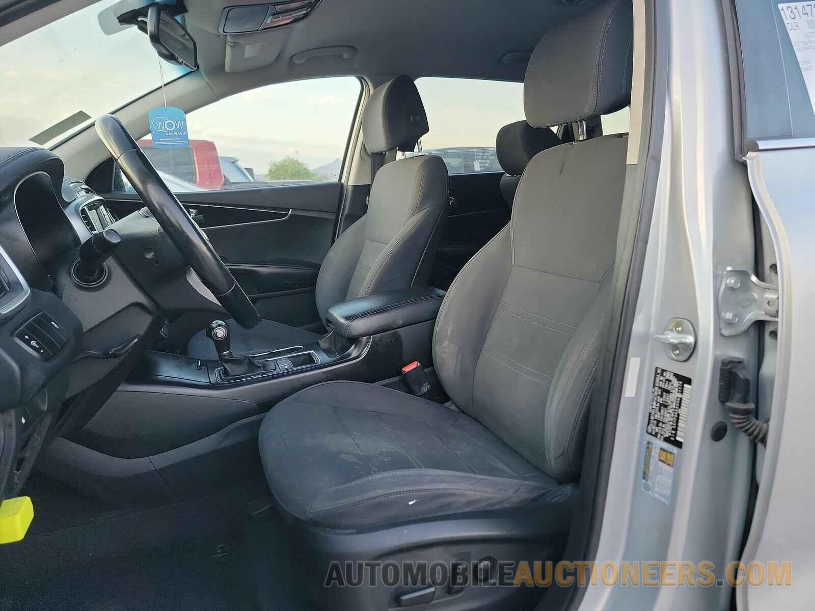 5XYPG4A33HG251174 Kia Sorento 2017