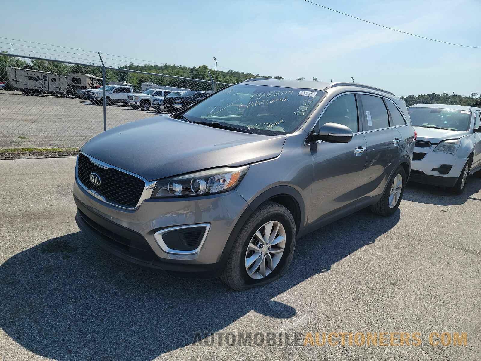 5XYPG4A35GG010327 Kia Sorento 2016