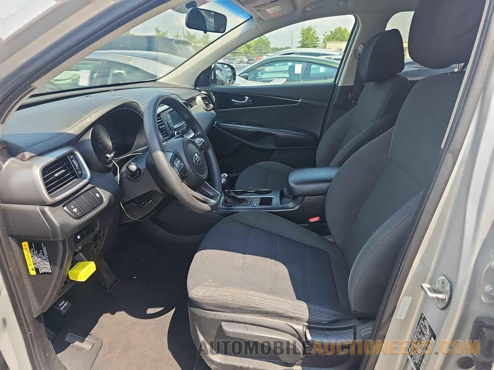 5XYPG4A36HG298084 Kia Sorento 2017