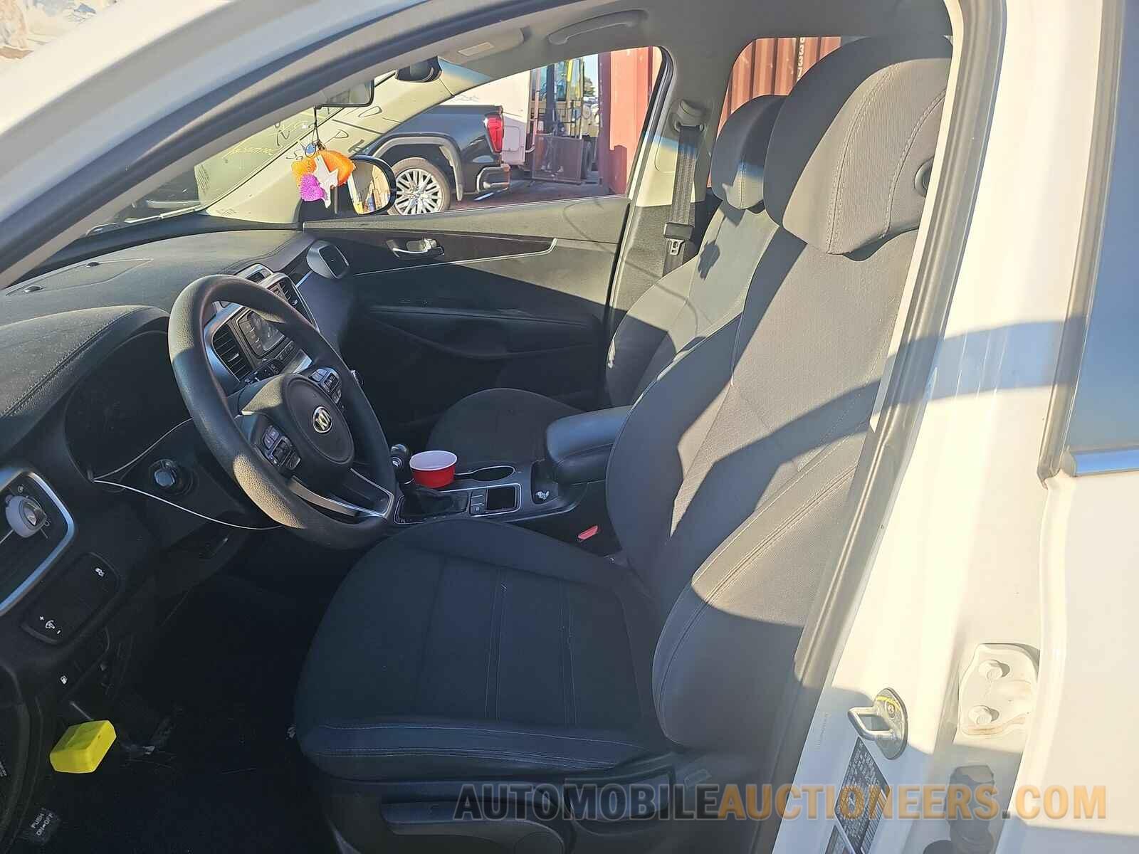 5XYPG4A39HG287113 Kia Sorento 2017