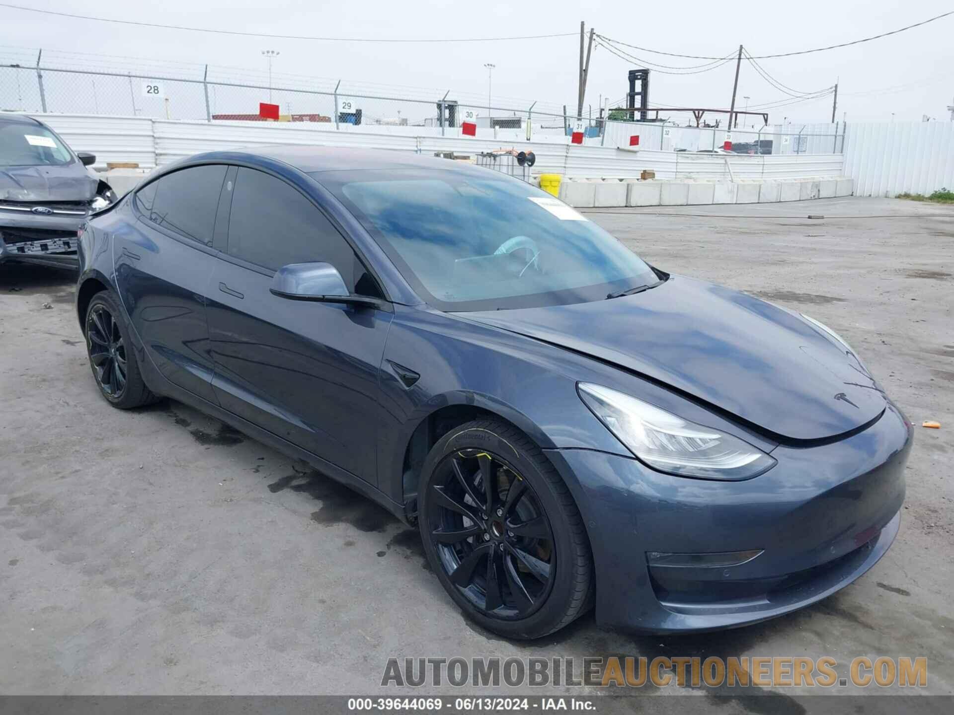 5YJ3E1EA0JF009533 TESLA MODEL 3 2018