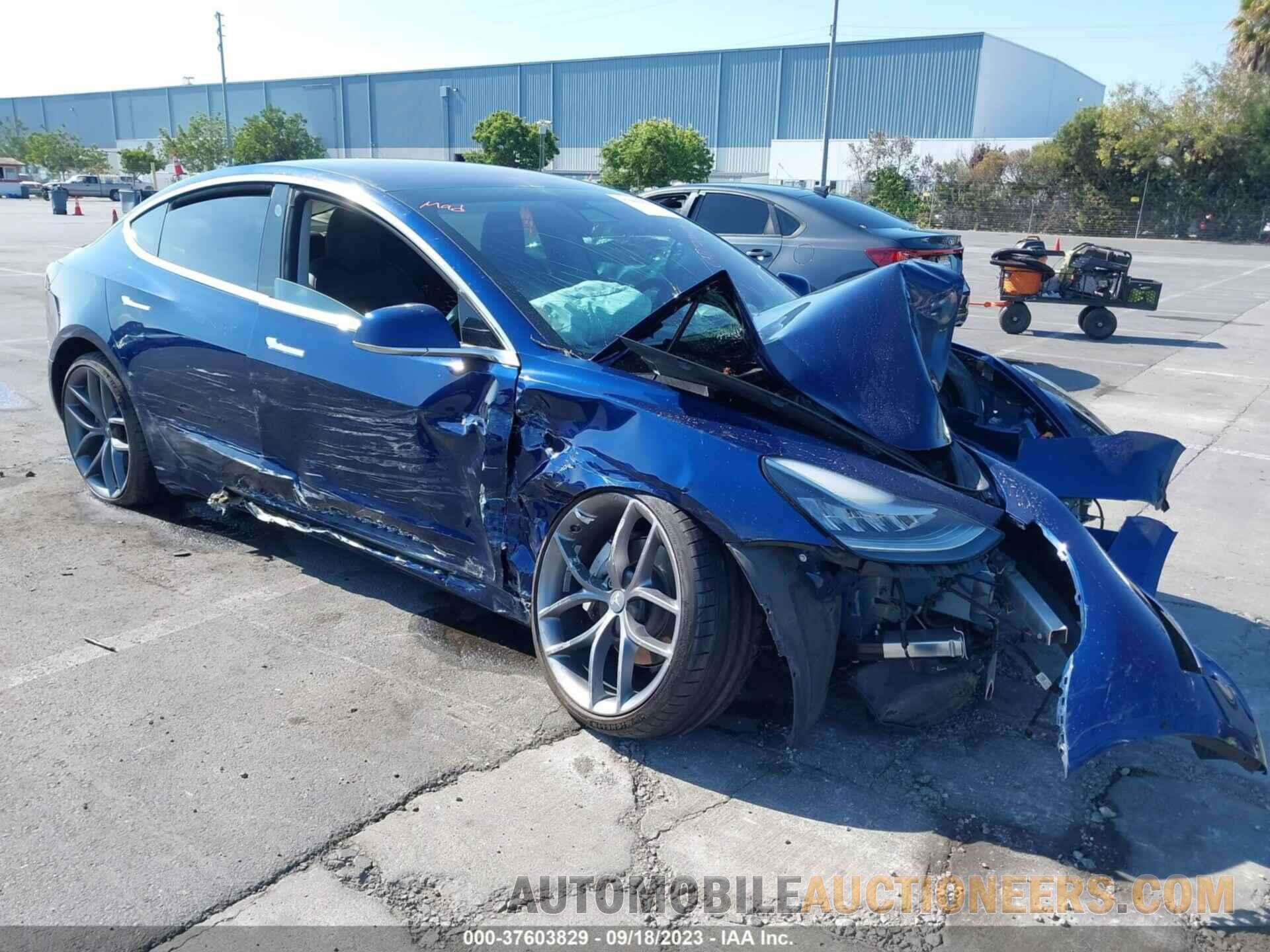 5YJ3E1EA0JF015526 TESLA MODEL 3 2018