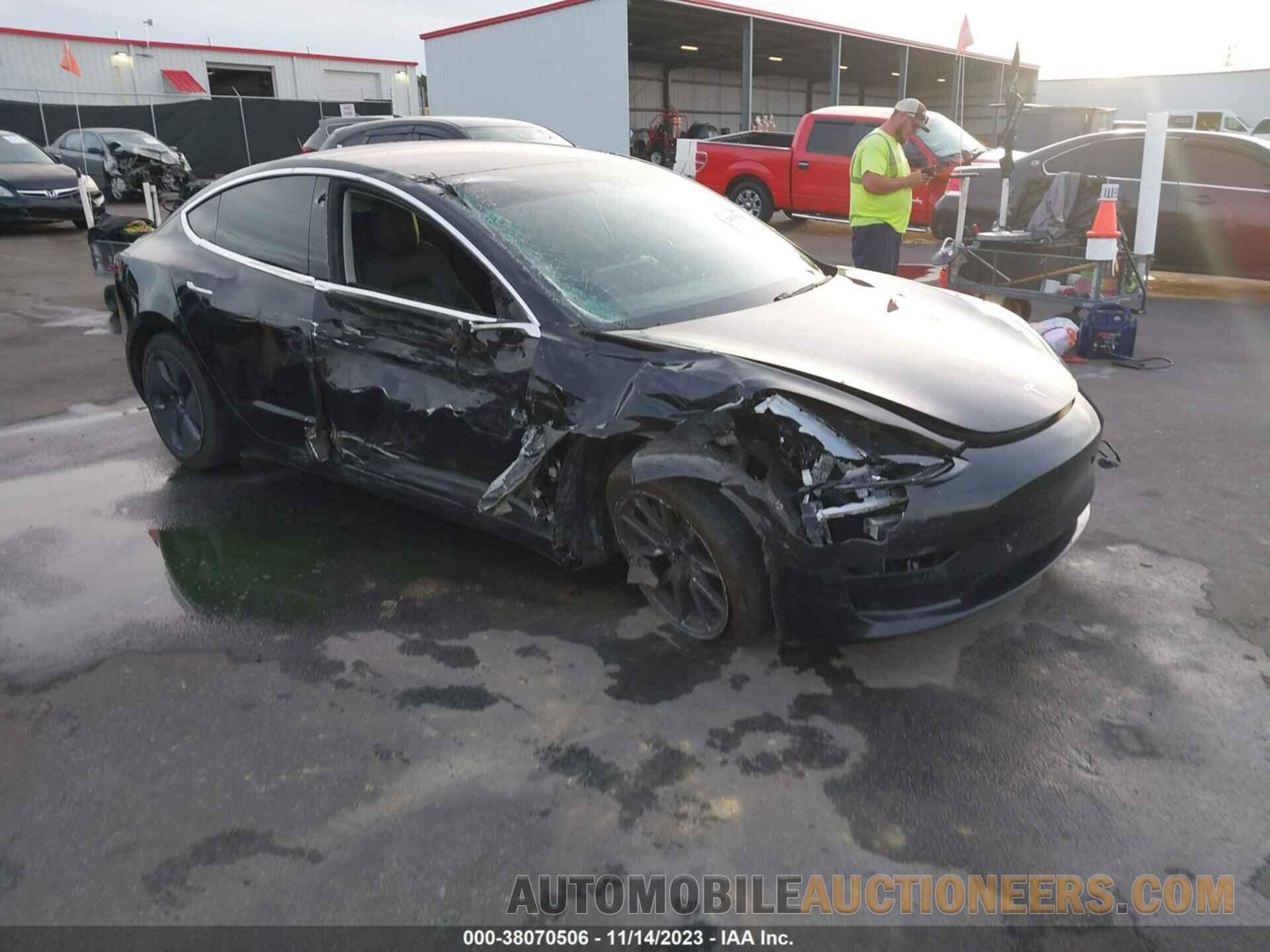 5YJ3E1EA0JF070137 TESLA MODEL 3 2018