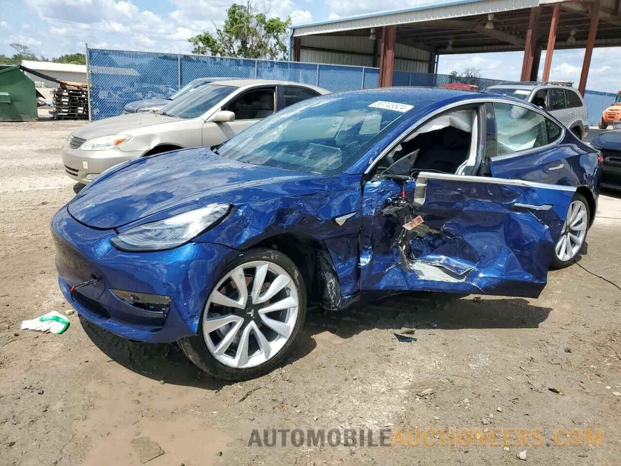 5YJ3E1EA1JF031217 TESLA MODEL 3 2018