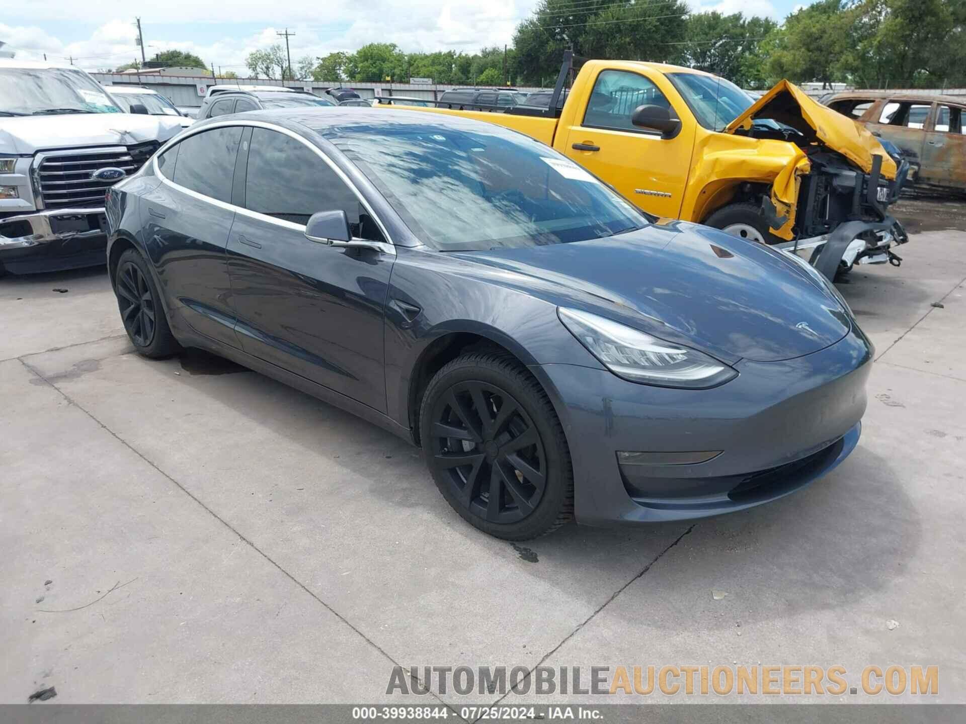 5YJ3E1EA1JF045327 TESLA MODEL 3 2018