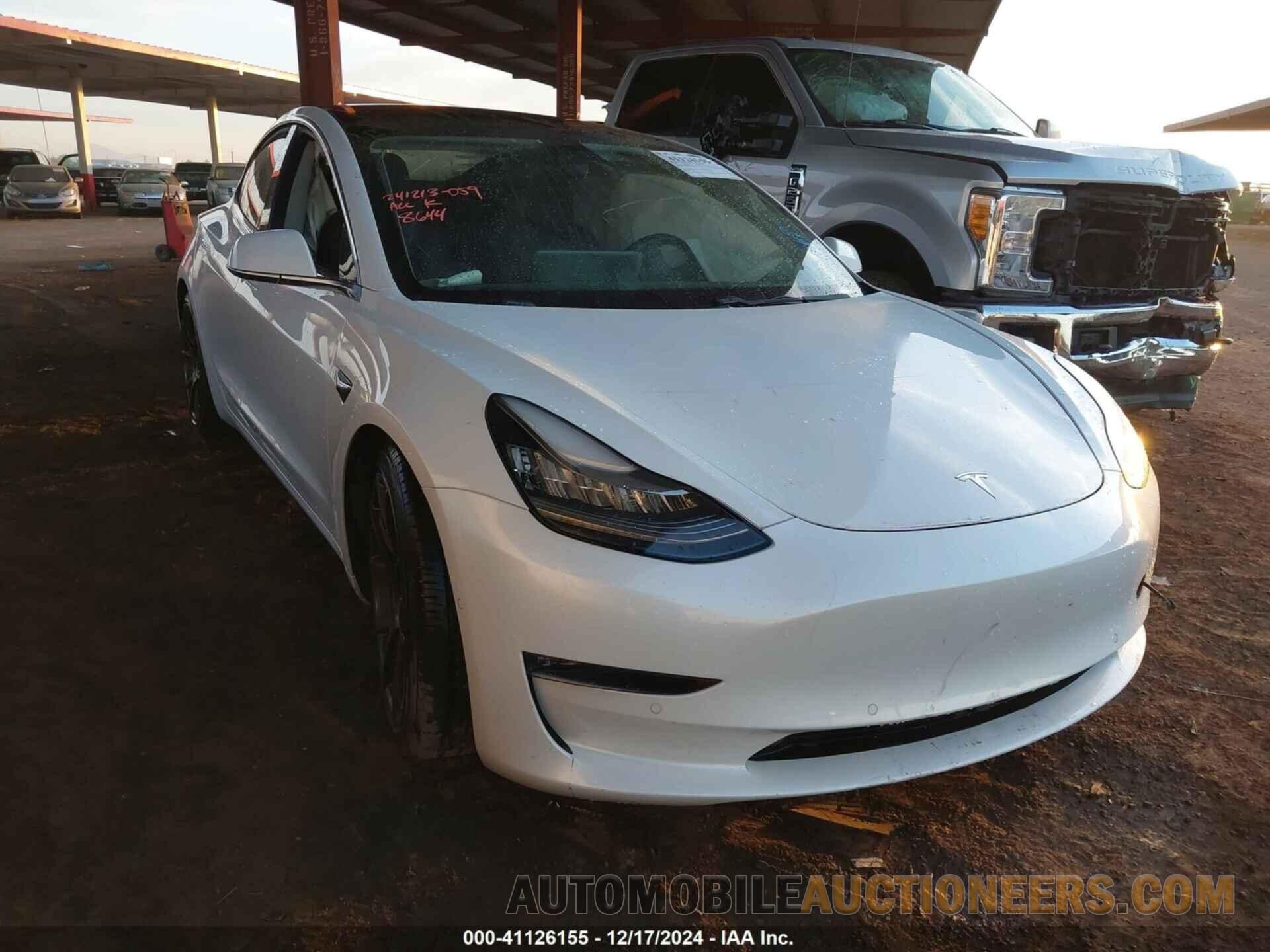 5YJ3E1EA1JF058644 TESLA MODEL 3 2018