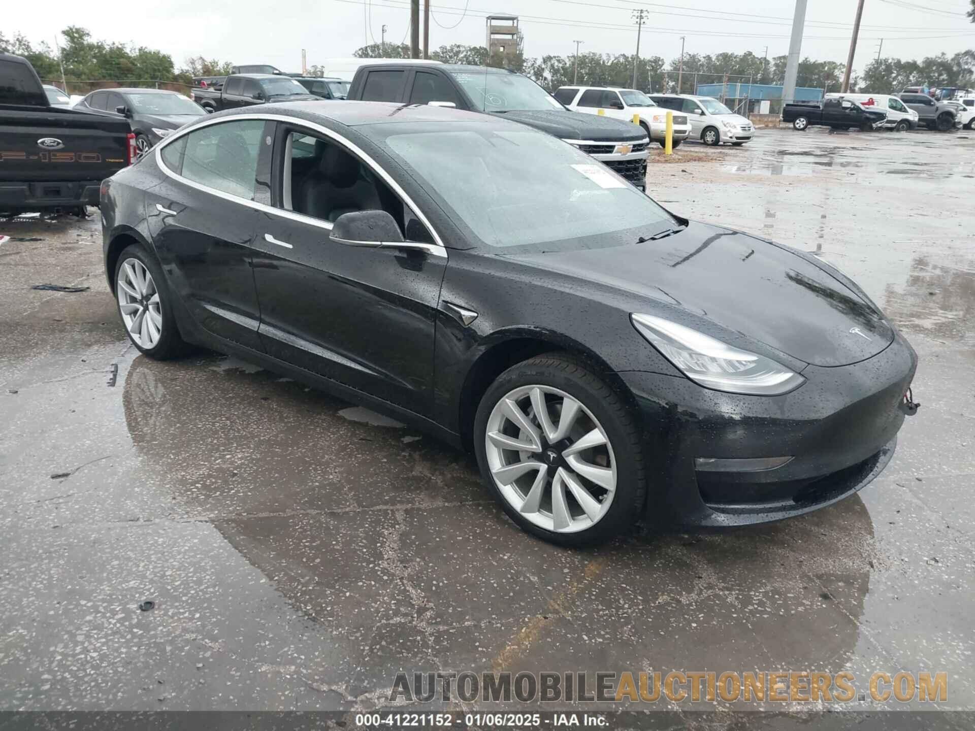 5YJ3E1EA1KF191082 TESLA MODEL 3 2019