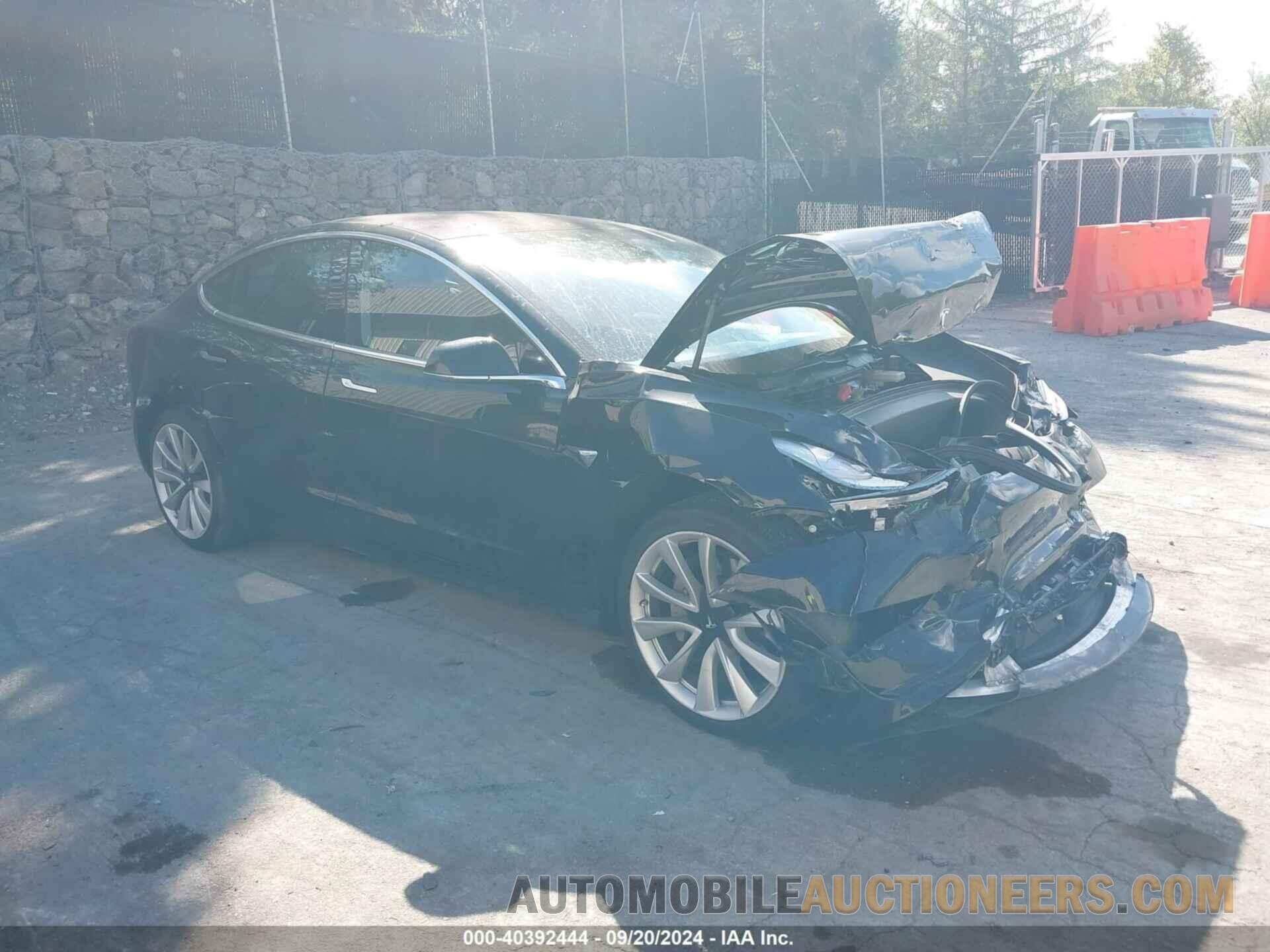 5YJ3E1EA1KF300656 TESLA MODEL 3 2019