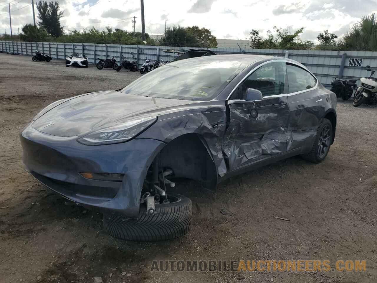 5YJ3E1EA1KF306988 TESLA MODEL 3 2019