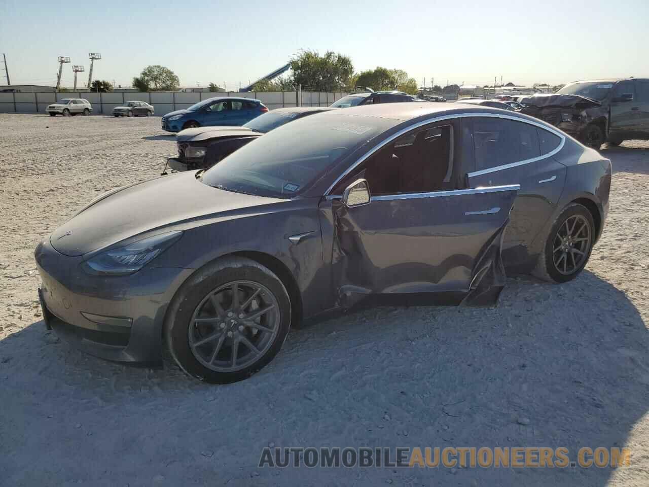 5YJ3E1EA1KF313679 TESLA MODEL 3 2019