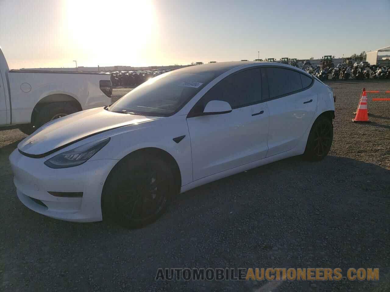 5YJ3E1EA1KF464683 TESLA MODEL 3 2019