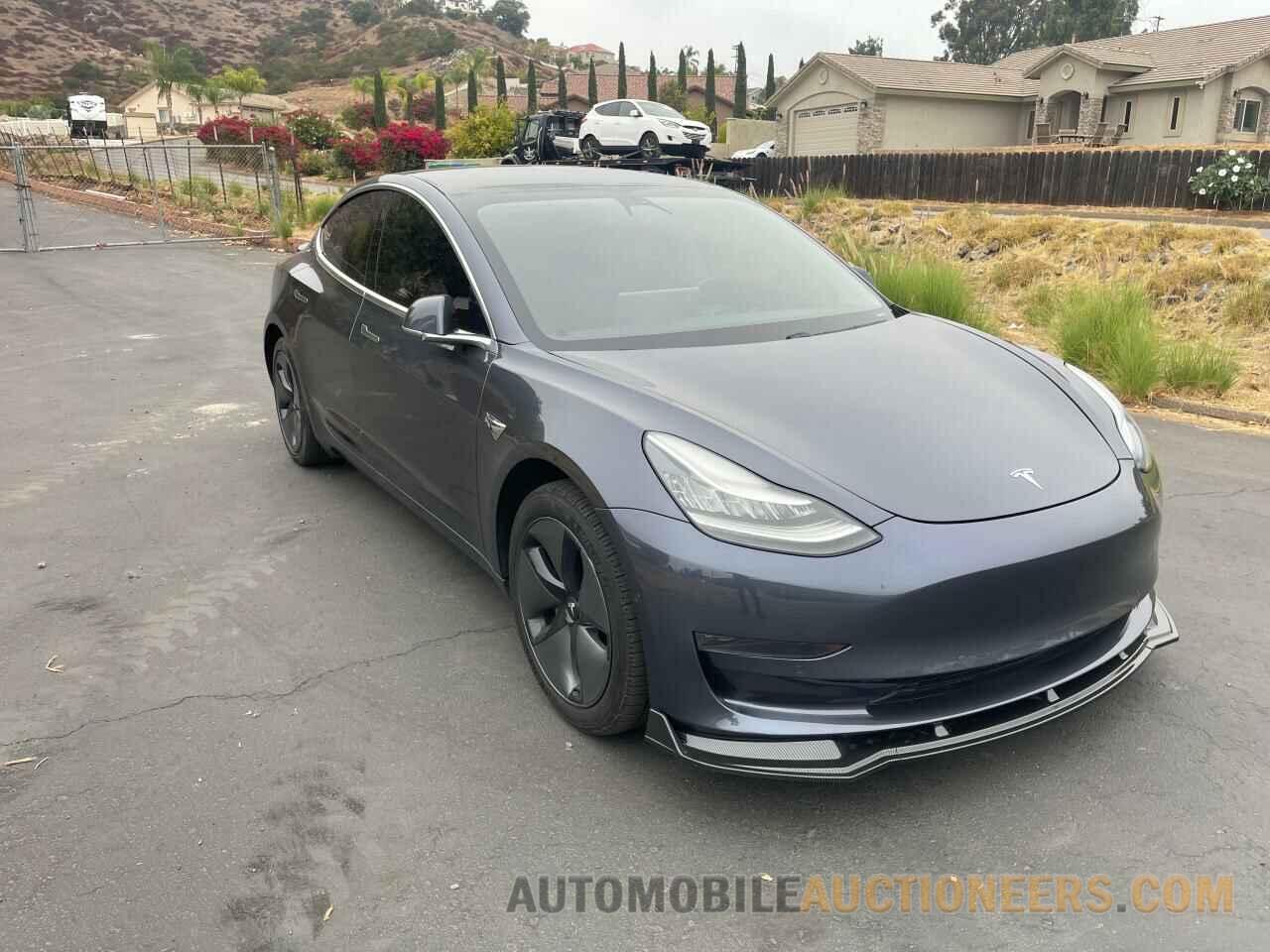 5YJ3E1EA1LF643923 TESLA MODEL 3 2020