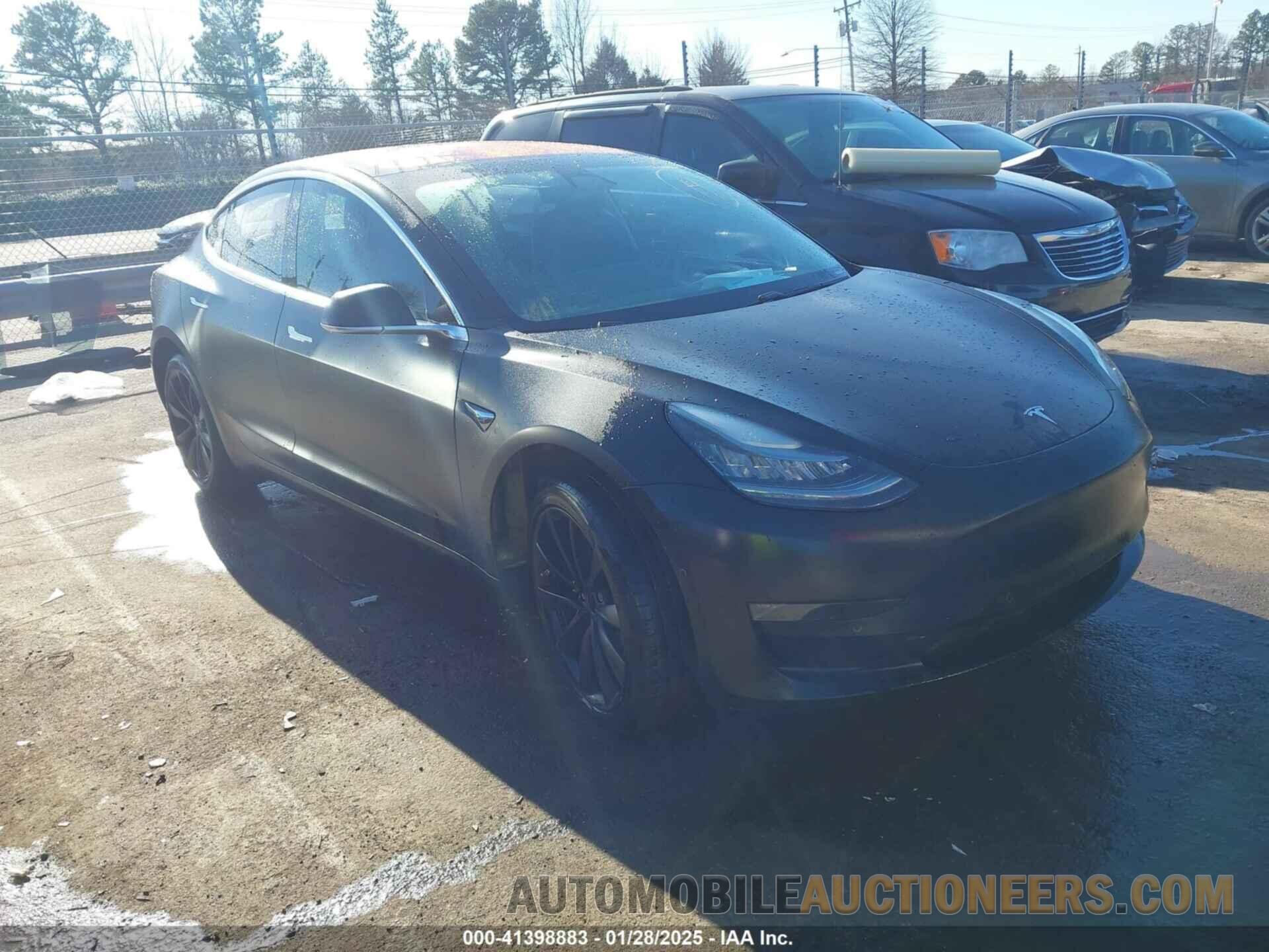 5YJ3E1EA2JF009324 TESLA MODEL 3 2018