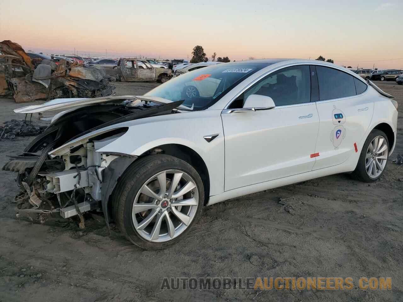 5YJ3E1EA2JF049175 TESLA MODEL 3 2018