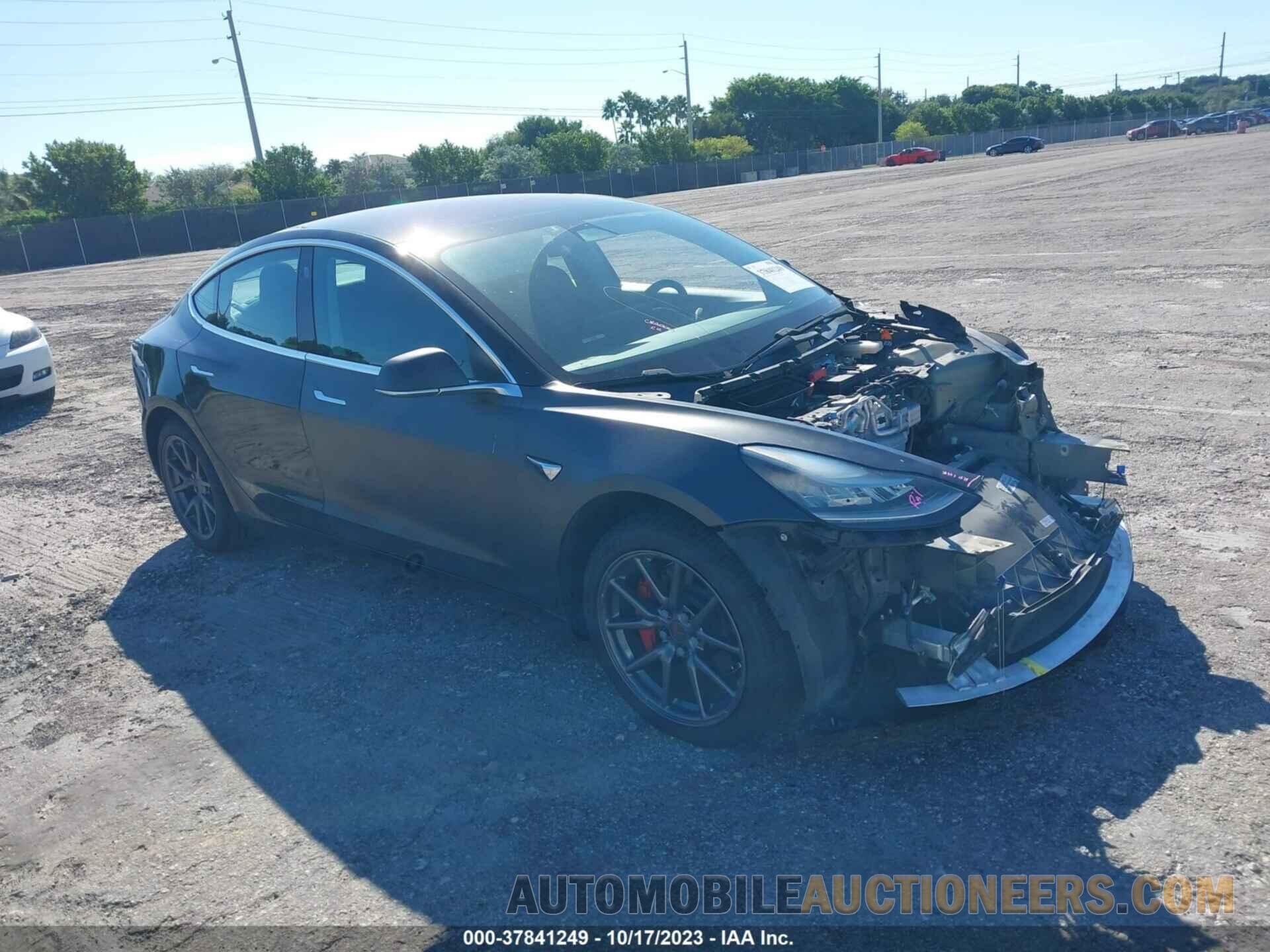 5YJ3E1EA2JF152631 TESLA MODEL 3 2018