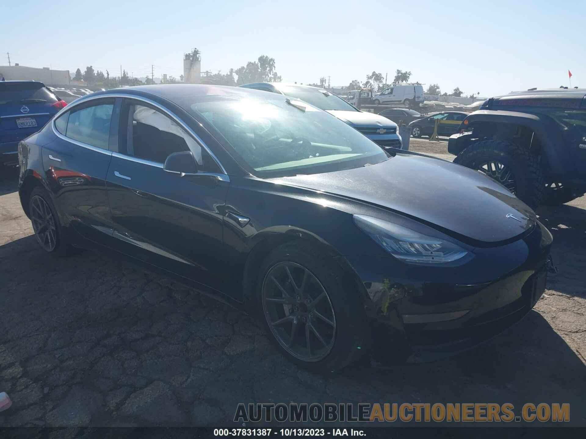 5YJ3E1EA2KF399228 TESLA MODEL 3 2019