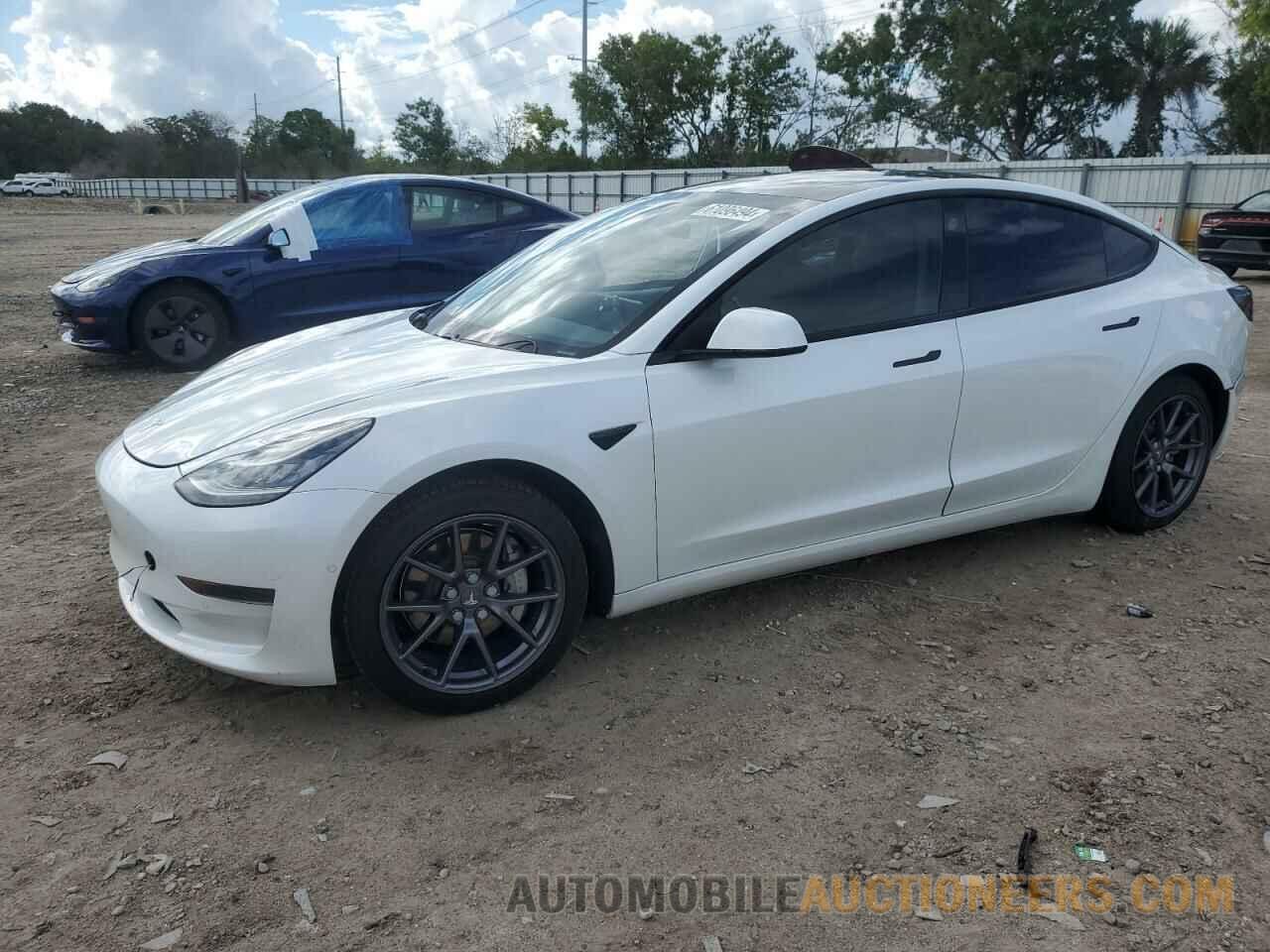 5YJ3E1EA2MF852122 TESLA MODEL 3 2021