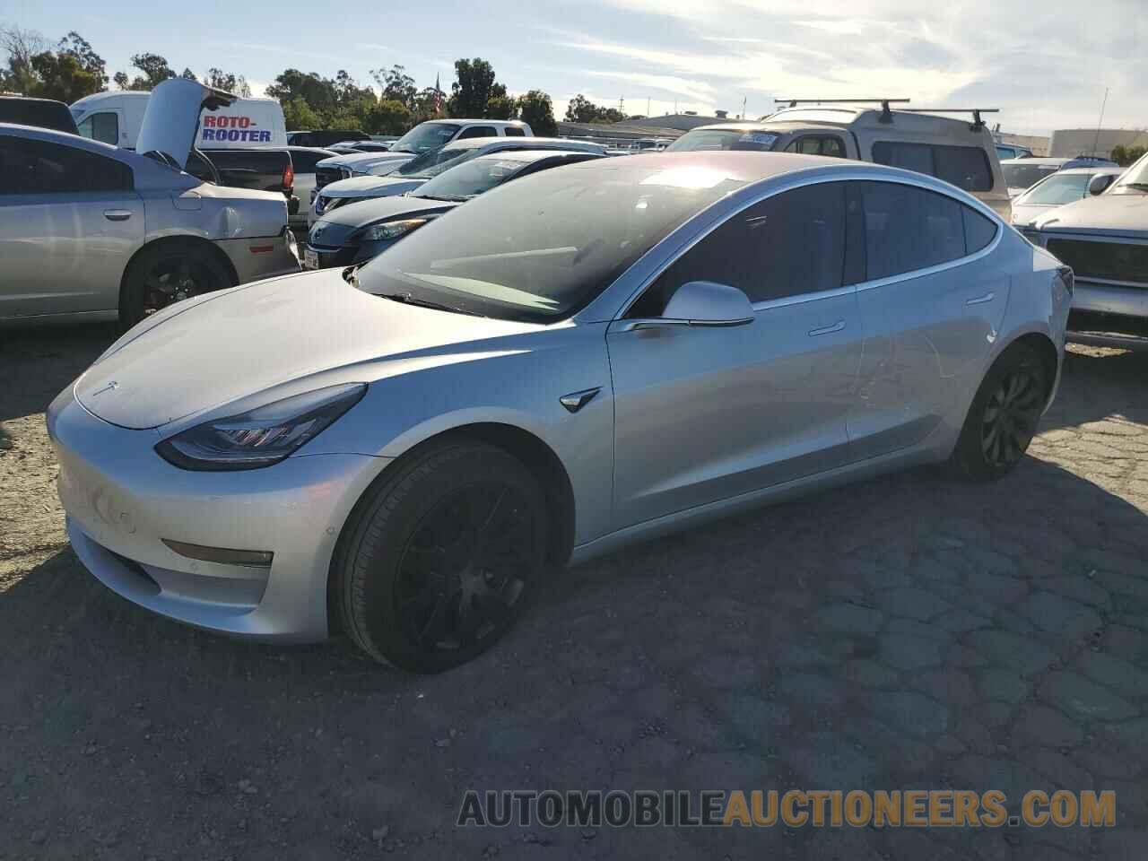 5YJ3E1EA3JF011597 TESLA MODEL 3 2018