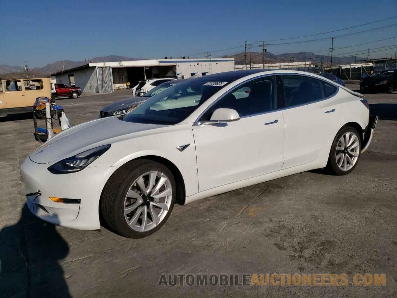 5YJ3E1EA3JF042025 TESLA MODEL 3 2018