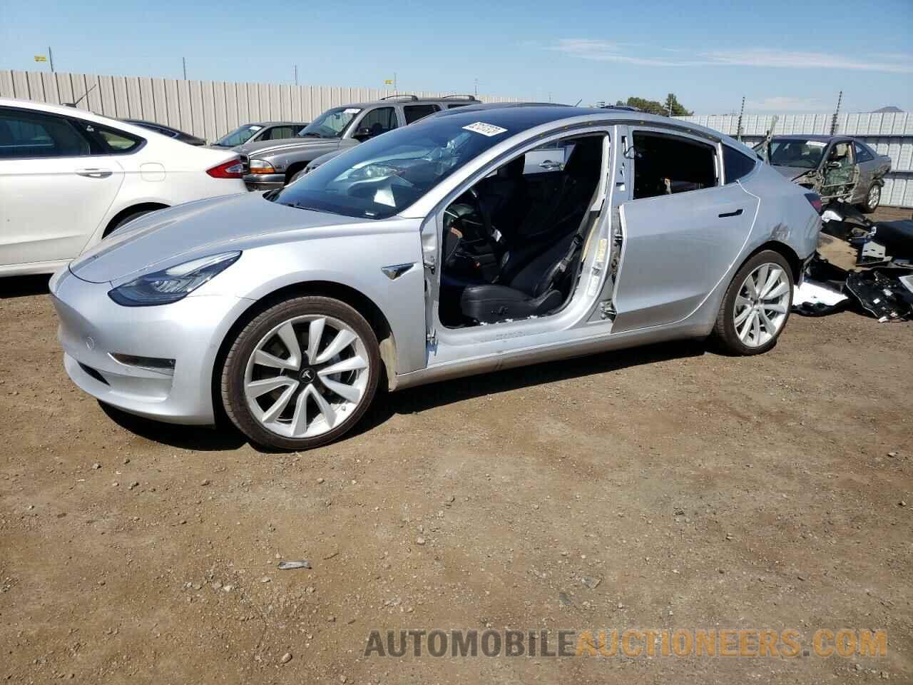 5YJ3E1EA3JF043014 TESLA MODEL 3 2018