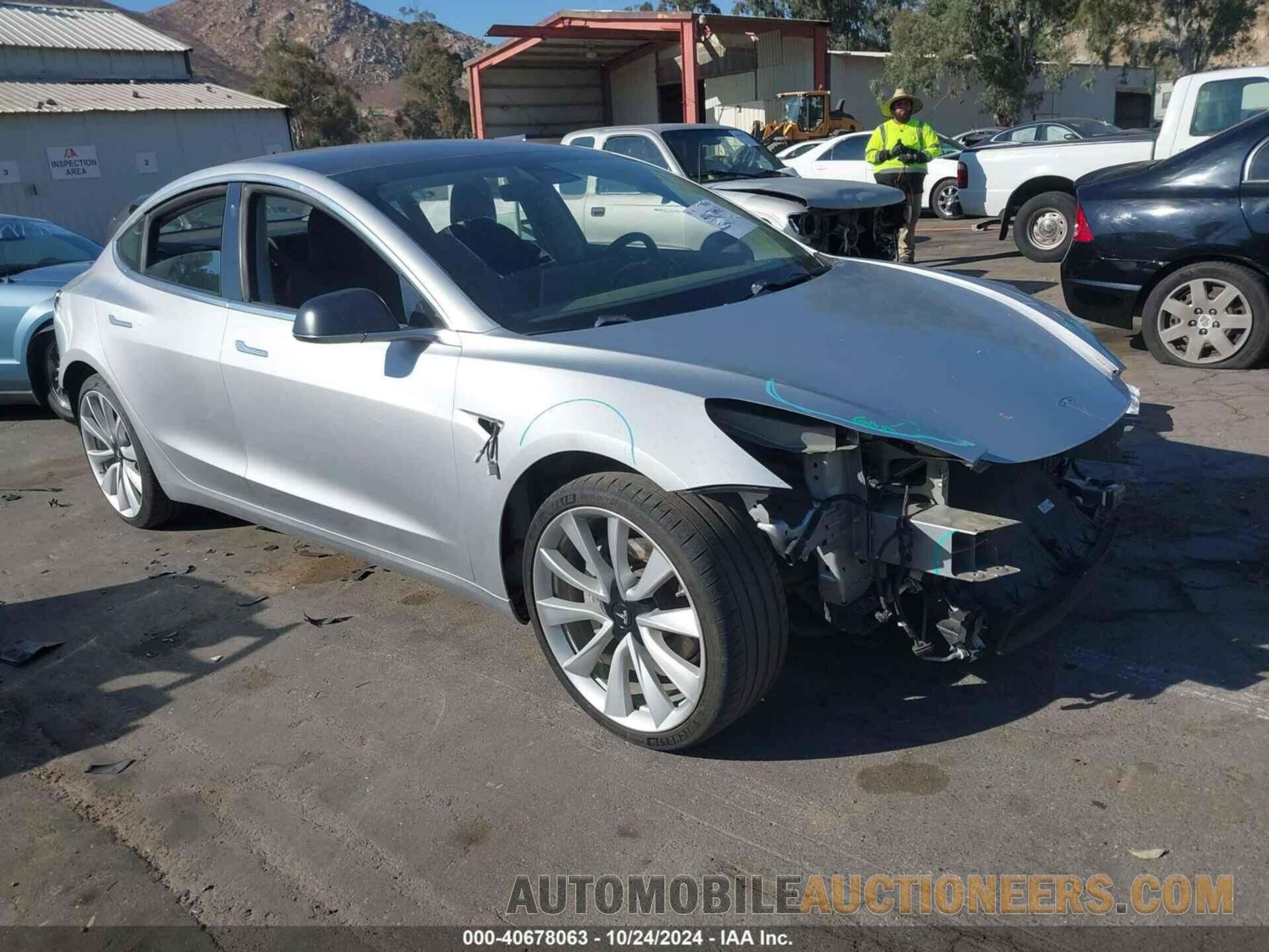 5YJ3E1EA3JF043773 TESLA MODEL 3 2018