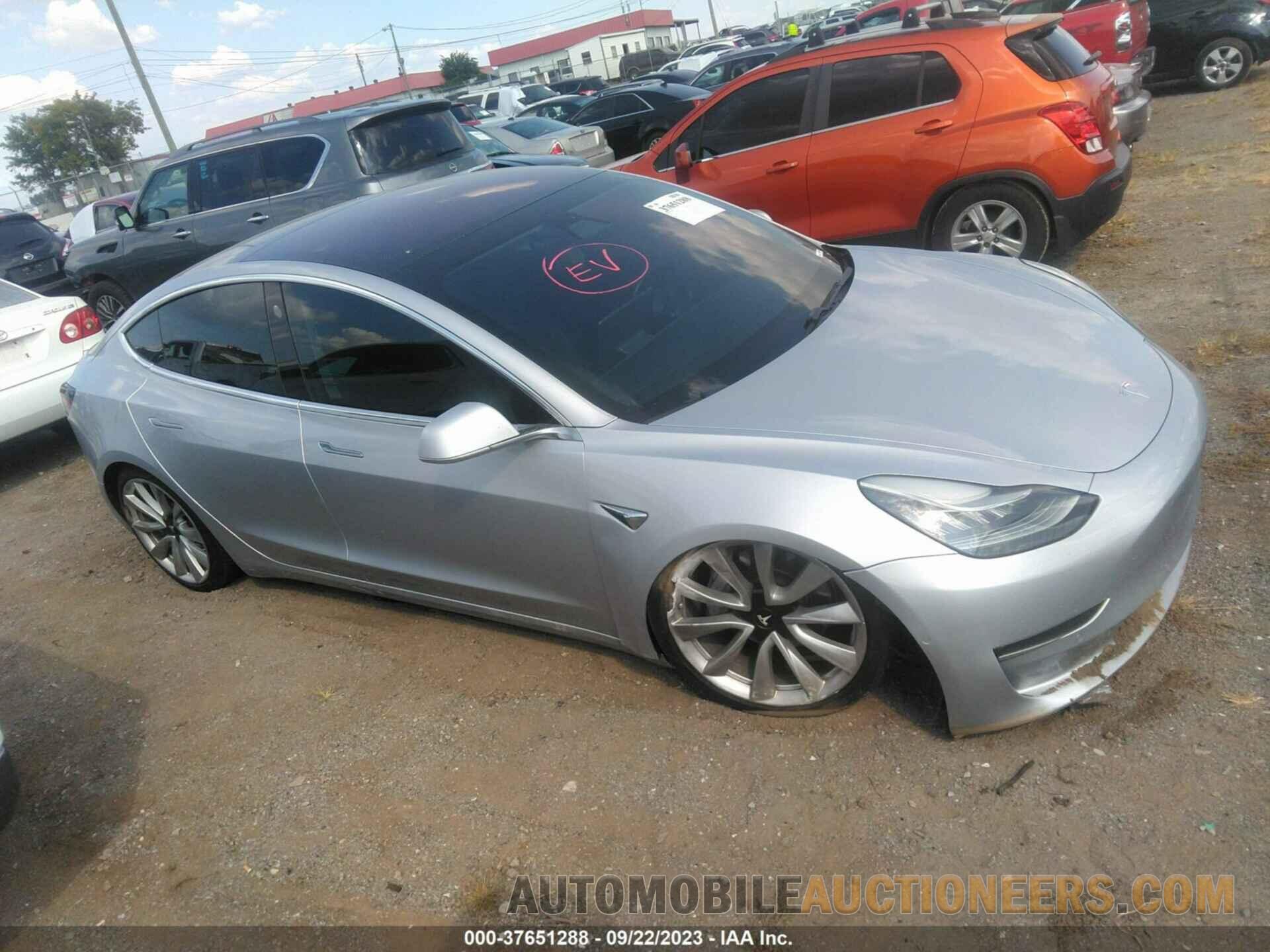 5YJ3E1EA3JF048312 TESLA MODEL 3 2018