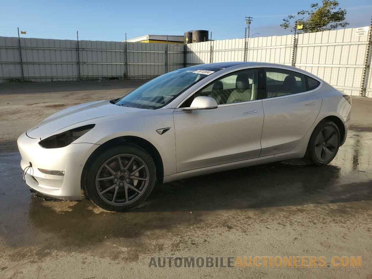 5YJ3E1EA3JF058726 TESLA MODEL 3 2018