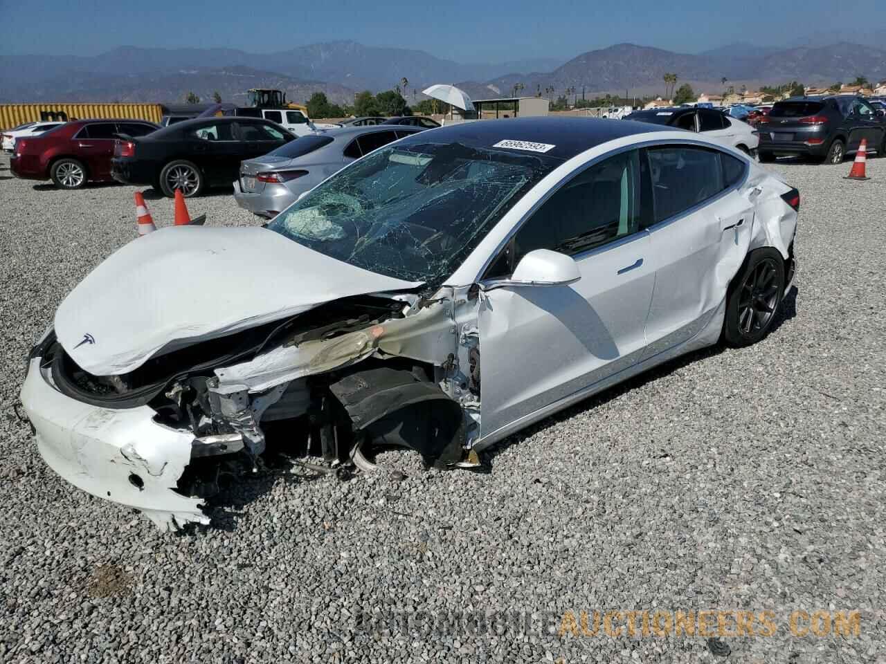 5YJ3E1EA3JF076823 TESLA MODEL 3 2018