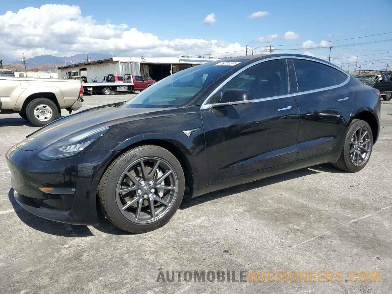 5YJ3E1EA3KF323856 TESLA MODEL 3 2019