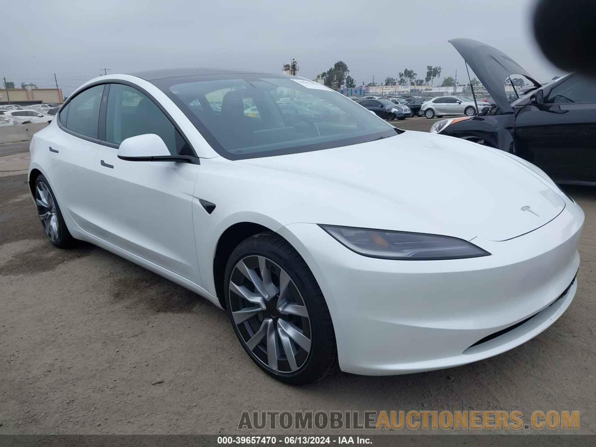 5YJ3E1EA3RF773680 TESLA MODEL 3 2024