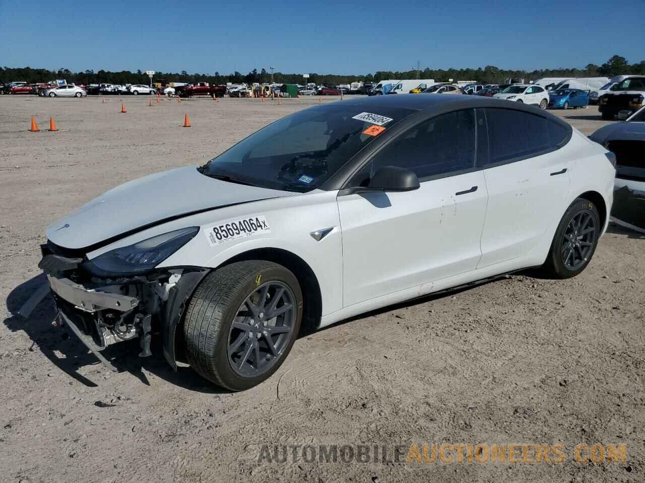 5YJ3E1EA4KF396945 TESLA MODEL 3 2019