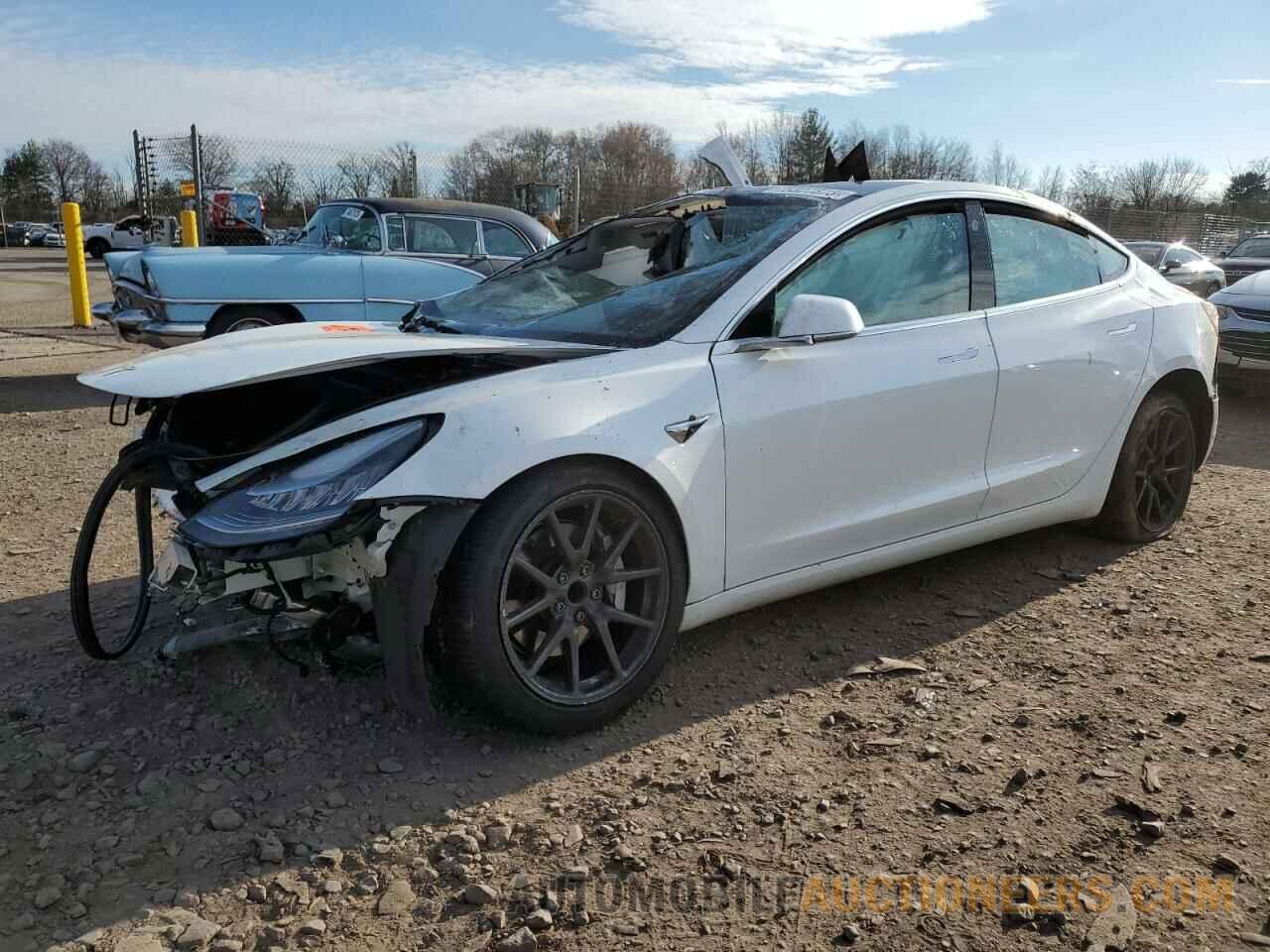 5YJ3E1EA4KF483647 TESLA MODEL 3 2019