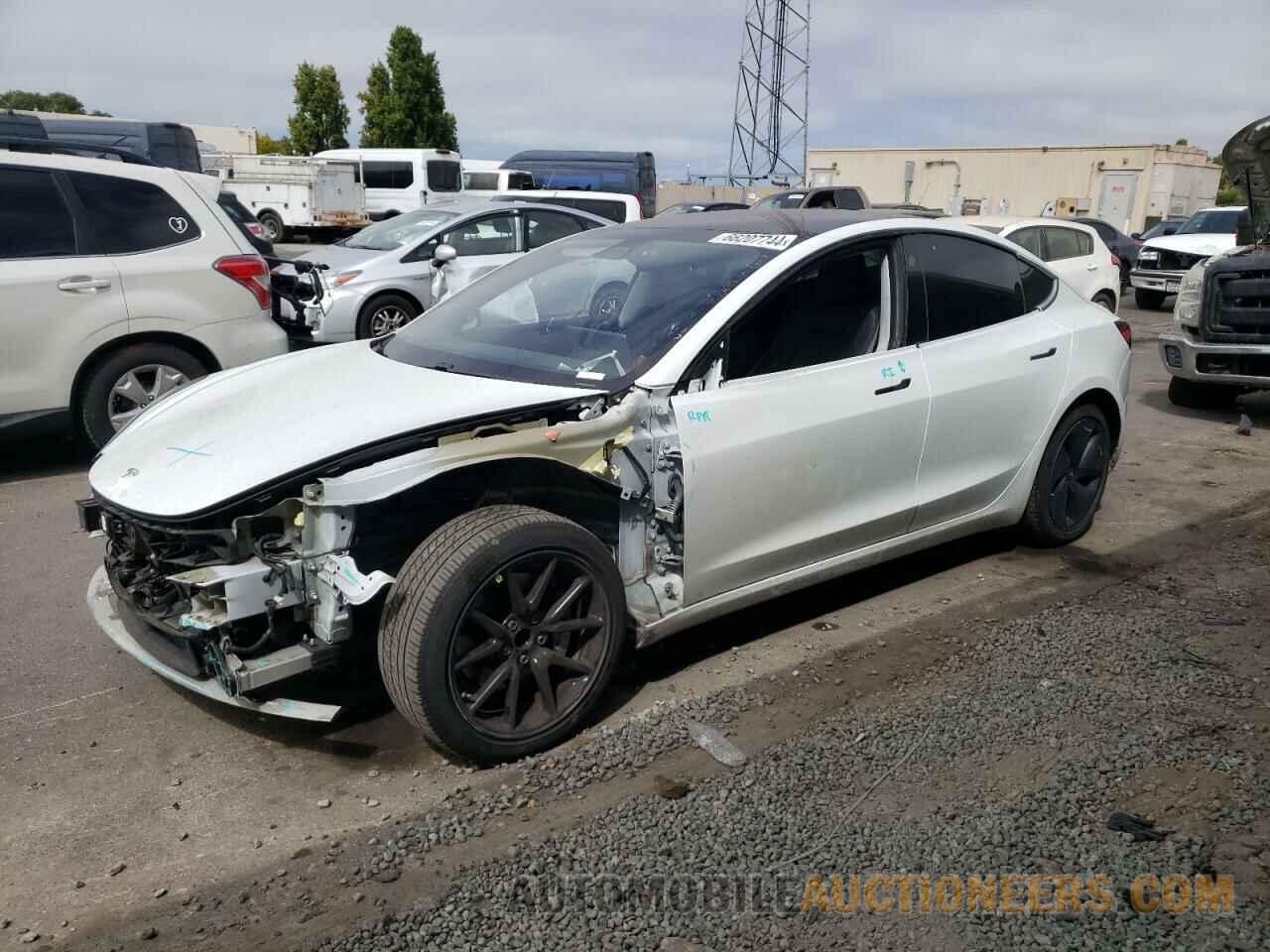 5YJ3E1EA6JF043640 TESLA MODEL 3 2018